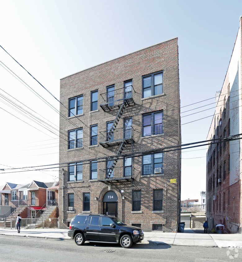 Primary Photo - 734 E 228th