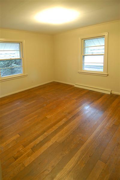 Building Photo - 2 BR House w/ Detached Garage, within 2 mi...