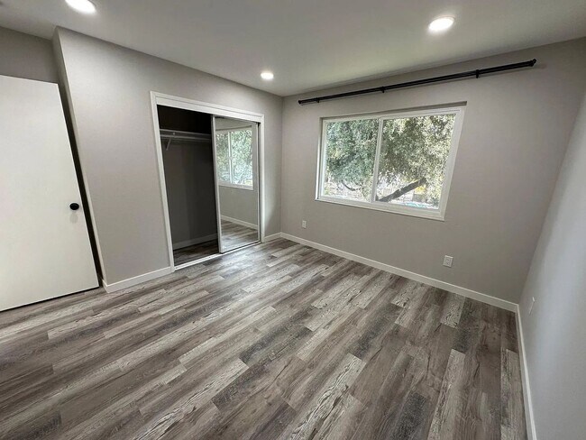 Foto del edificio - Remodeled 2 Bedroom 1 Bath Sunnyvale Apart...