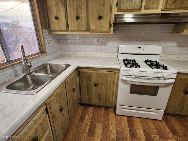 Foto del edificio - 1111 Hardy Ln