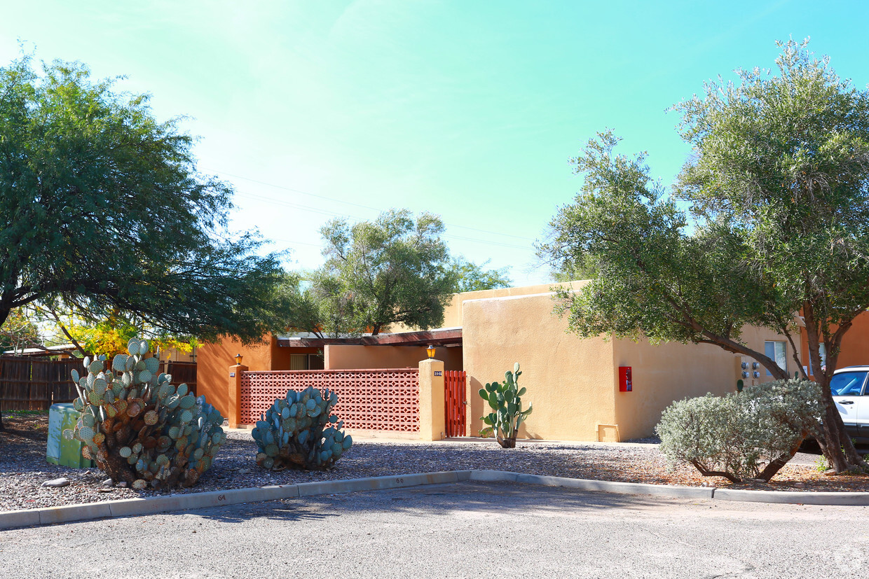 Primary Photo - Park Avenue Townhomes