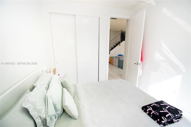 Foto del edificio - 6320 NW 104th Path