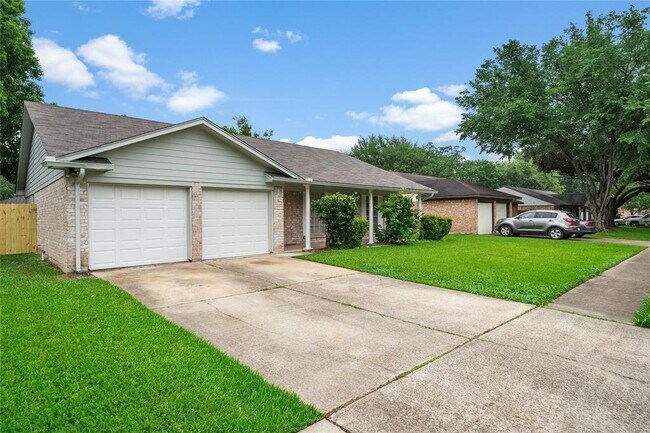 Building Photo - 1611 Pecan Hollow St