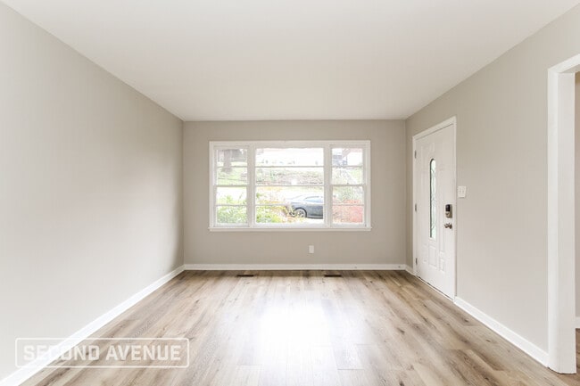 Building Photo - 1924 Portage Ave