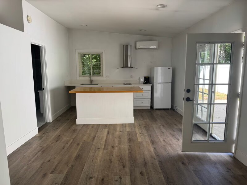 Foto del edificio - 5646 Woodman Ave