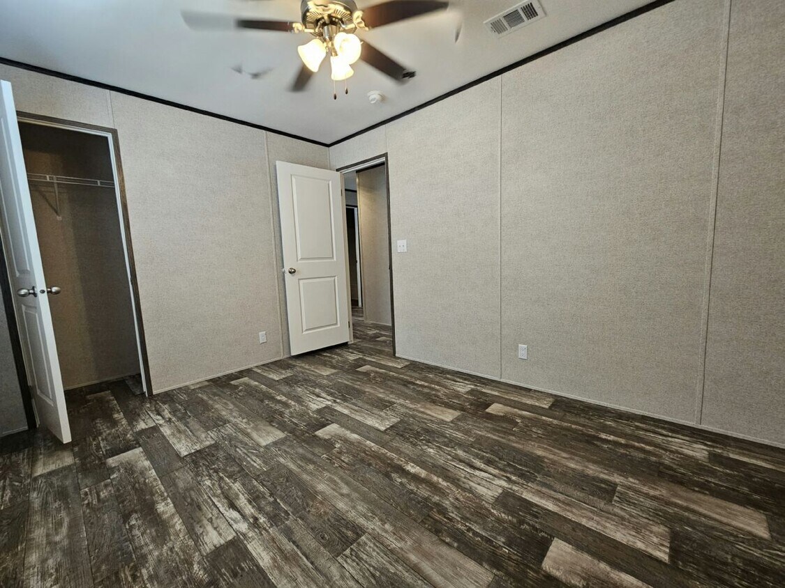 Primary Photo - 6701 Hidden Oaks Dr