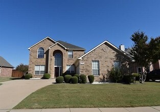 Building Photo - 3921 Lakeside Dr