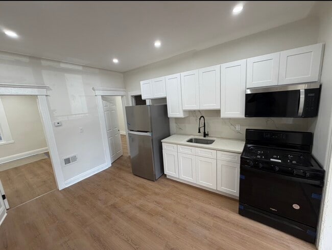 Building Photo - 22 Stegman St