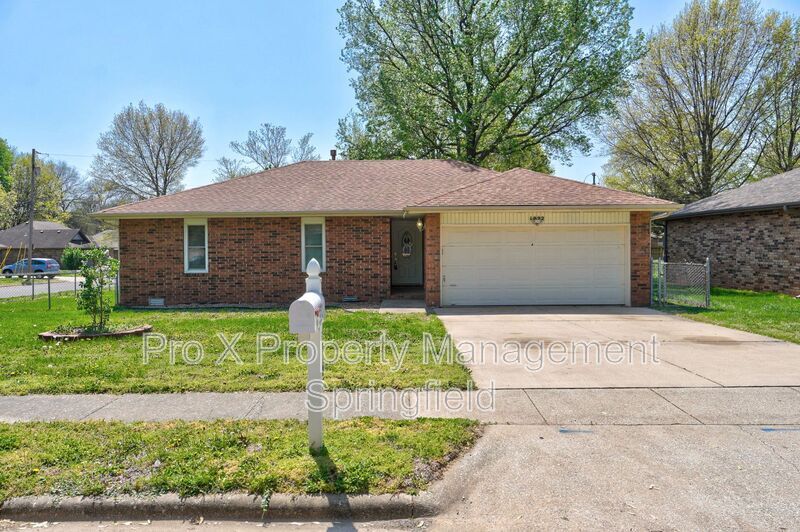 Foto principal - 1022 W McGee St