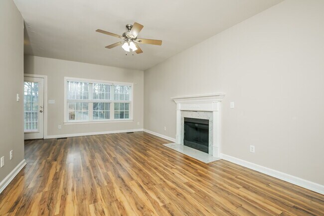 Foto del edificio - 909 Lotus Ln