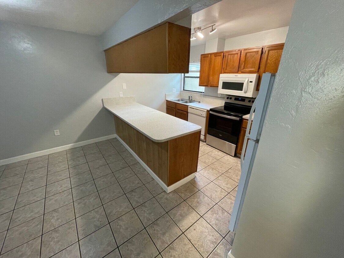 Location, location, location! 876 SF Unit... - Location, location, location!  876 SF Unit...