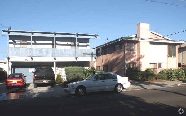 Building Photo - 861-865 W Beach Ave