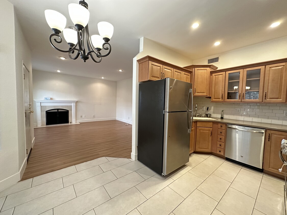 14937 Dickens St Unit 104, Sherman Oaks, CA 91403 Condo for Rent in