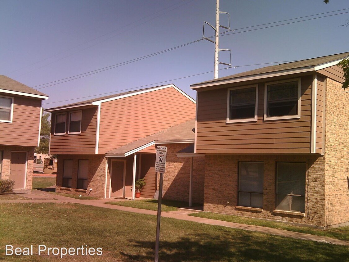 Primary Photo - 2807 Wildflower Dr