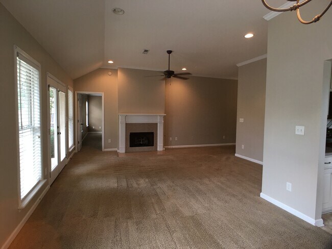 Foto del edificio - 9840 Empress Blvd