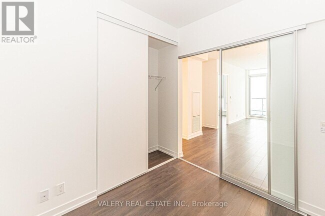 Photo du bâtiment - 5 Buttermill Ave.