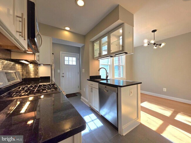 Foto del edificio - 527 E Nelson Ave