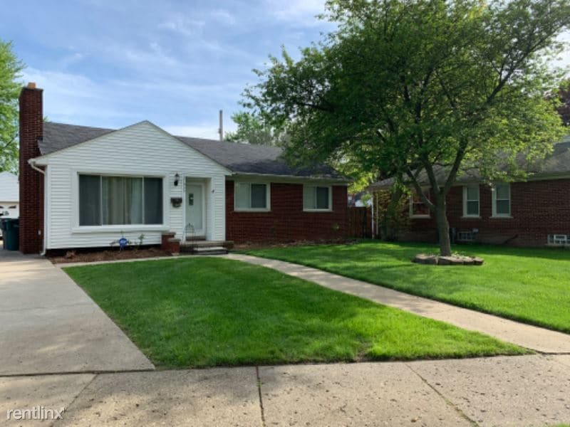 Primary Photo - 3 br, 1.5 bath House - 21900 Outer Dr
