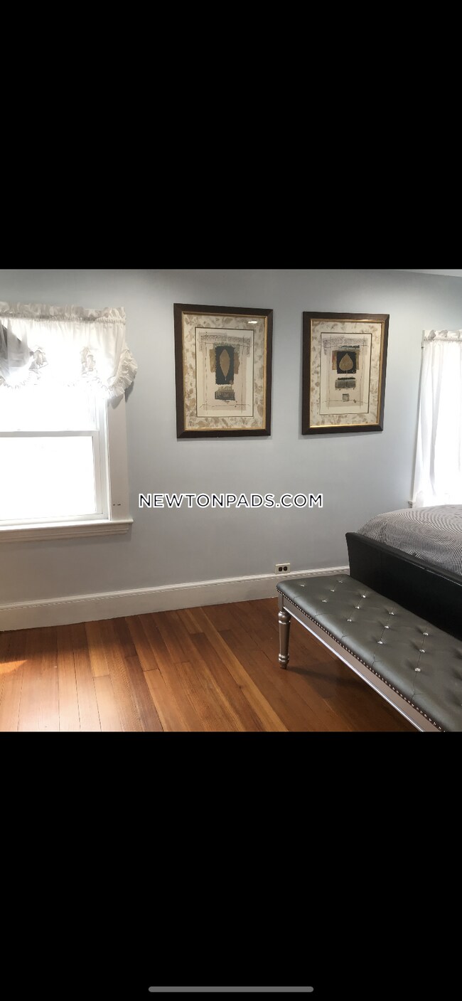 55 Woodcliff Rd, Newton, MA 02461 Room for Rent in Newton, MA