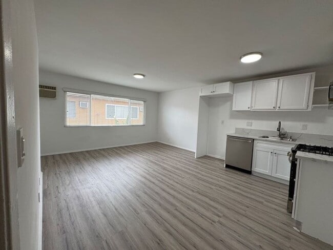 Foto del interior - 5725-29 Vineland Ave