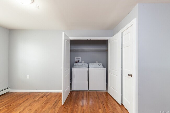 Foto del edificio - 322 E Harrison St