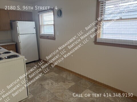 Foto del edificio - 2180 S 96th St