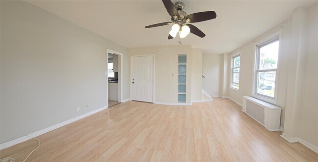 Foto del edificio - 426 Dunham Ave
