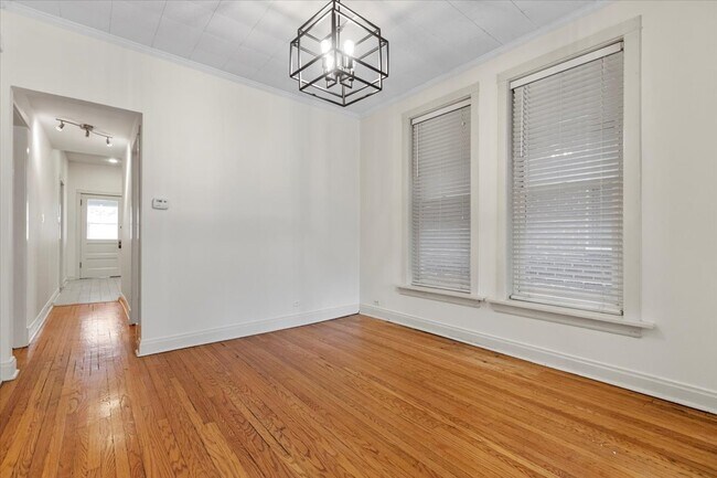 Foto del edificio - 3046 N Kenmore Ave