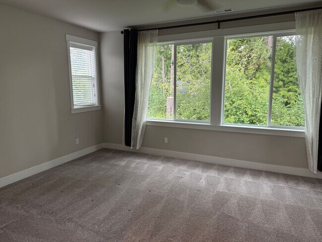 Building Photo - 4 Bedroom 2.5 Bath. Cul-de-Sac Home. Beaut...