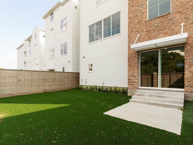 Foto del edificio - 3821 N Braeswood Blvd