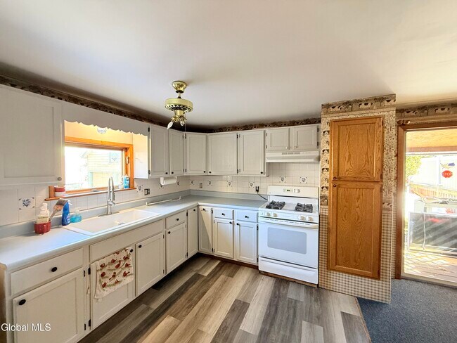 Foto del edificio - 304 S Main St