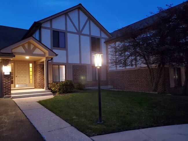 Foto del edificio - 826 Thornton Ct