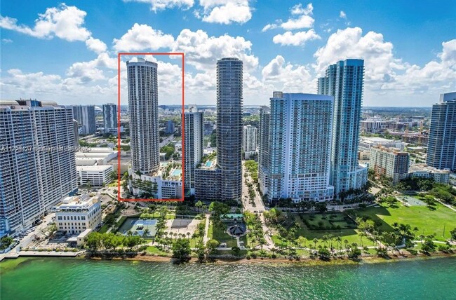 Foto del edificio - 1750 N Bayshore Dr