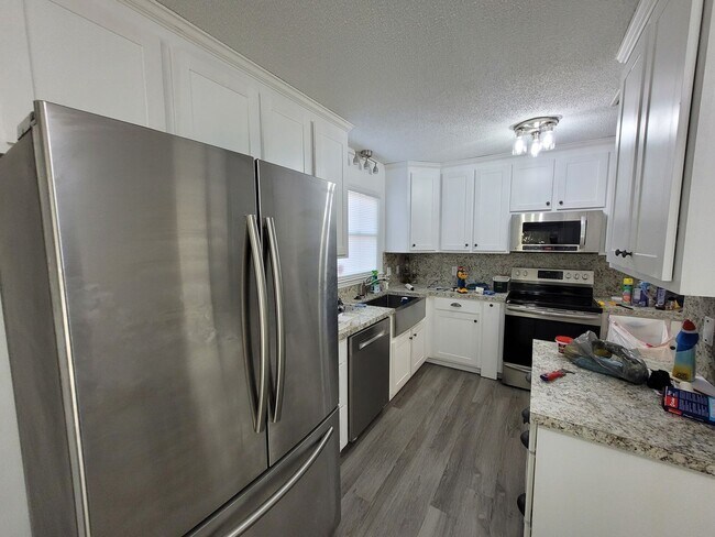 Foto del edificio - Adorable 2 Bed/1 Bath Condo - One Story - ...