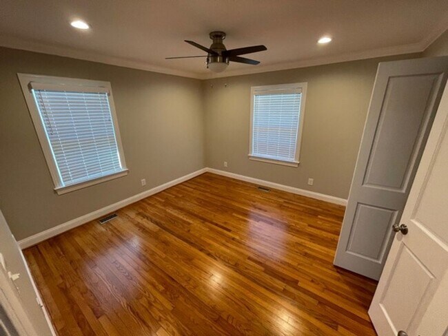 Building Photo - 4881 Oak Level Road