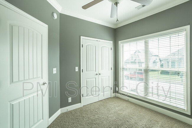 Building Photo - 6628 Kenton Ridge Cir