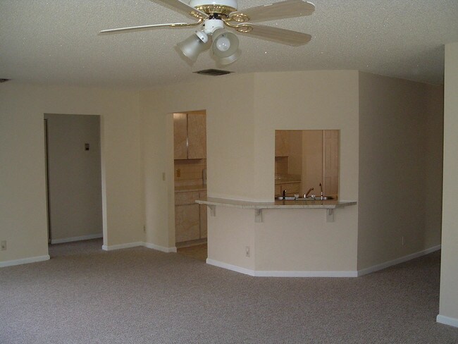 Foto del edificio - 657  White Water Drive