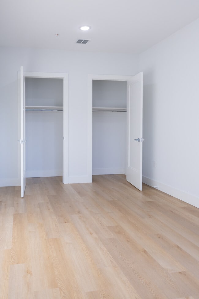 Building Photo - Venus Apartments