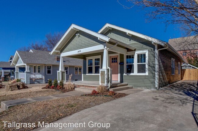 Building Photo - 3 br, 2 bath House - 2639 E 8th St