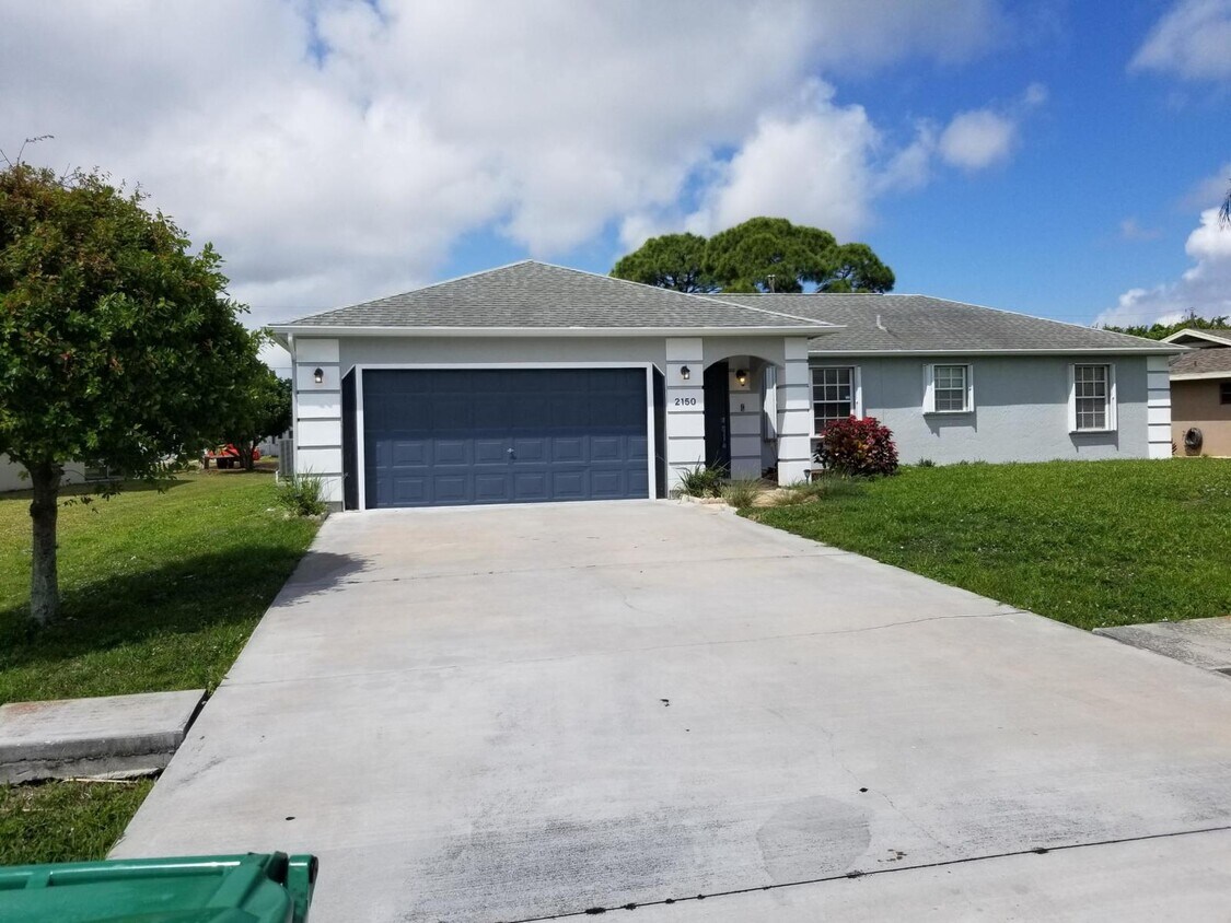 Foto principal - 2150 SE Dolphin Rd