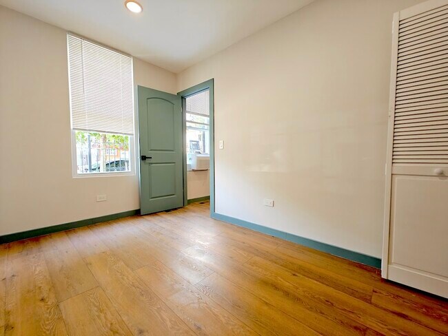 Foto del edificio - 1833 W 21st St