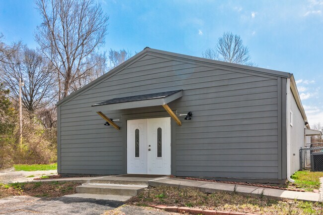 Foto del edificio - 625 McDonald Rd