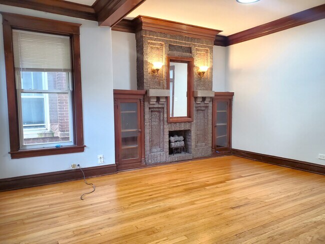 Building Photo - 4509 N Christiana Ave