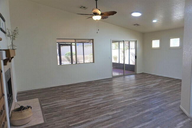Foto del edificio - 55 or older- Adult Community- Gated Community