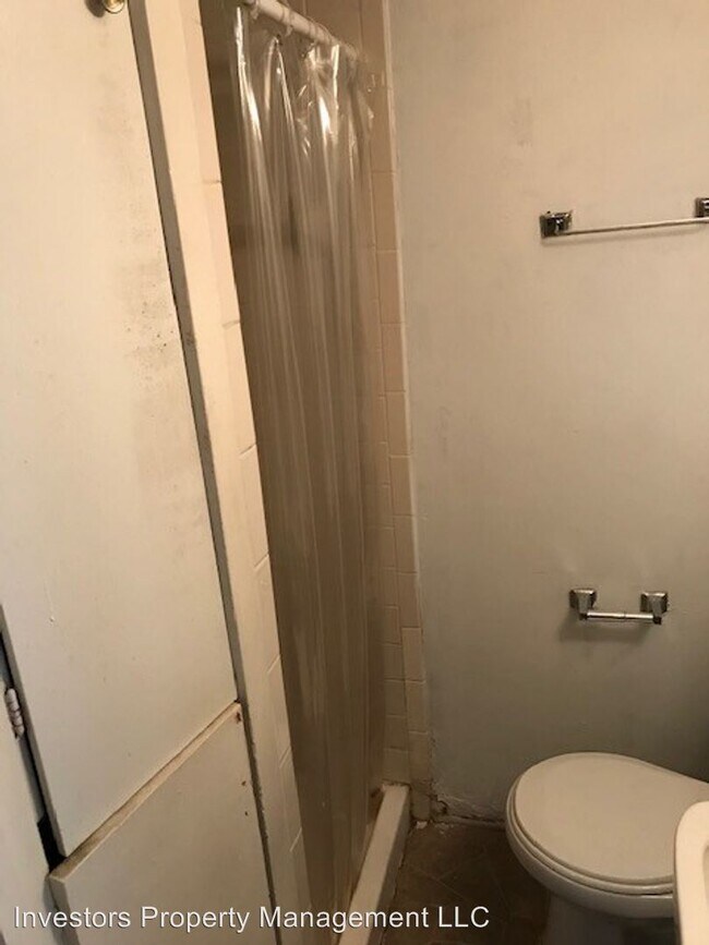 Foto del edificio - Studio, 1 bath House - 443 1/2 Elm Ave