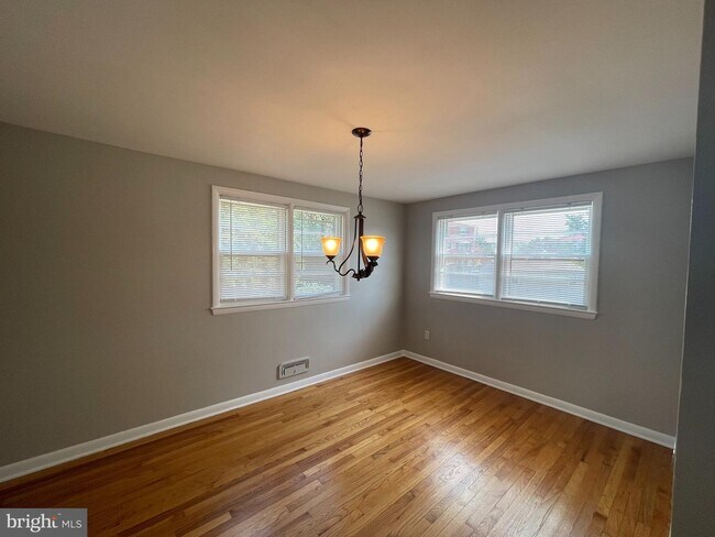 Building Photo - 1150 Linden Ave