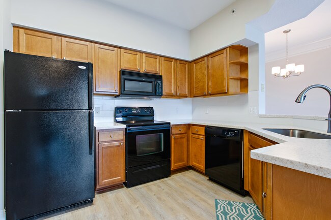 Foto del edificio - 9210 Myrtlewood Cir W