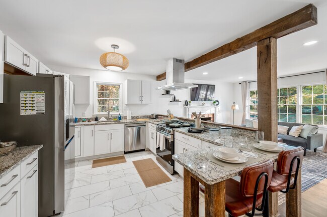 Building Photo - 1464 E 41st St