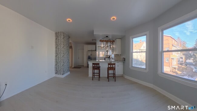 Foto del edificio - 75 Richardson St