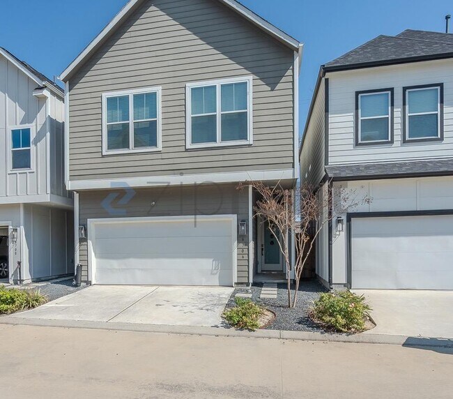 Foto del edificio - 6706 Parker Grv Ln